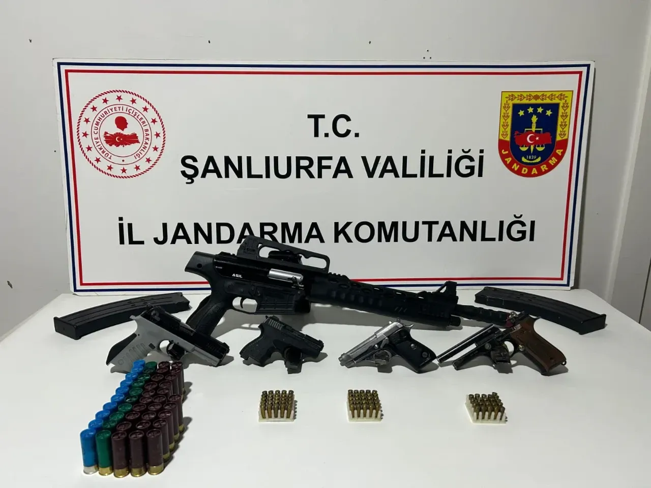 Şanlıurfa’da  Silah ve Uyuşturucu Aparatları Ele Geçirildi