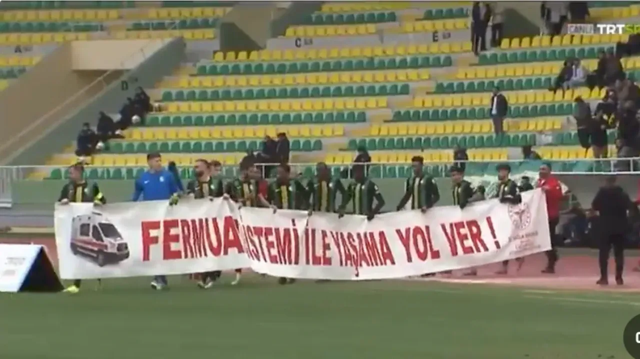 Şanlıurfaspor’dan Anlamlı Pankart: “Fermuar Sistemi ile Yaşama Yol Ver”