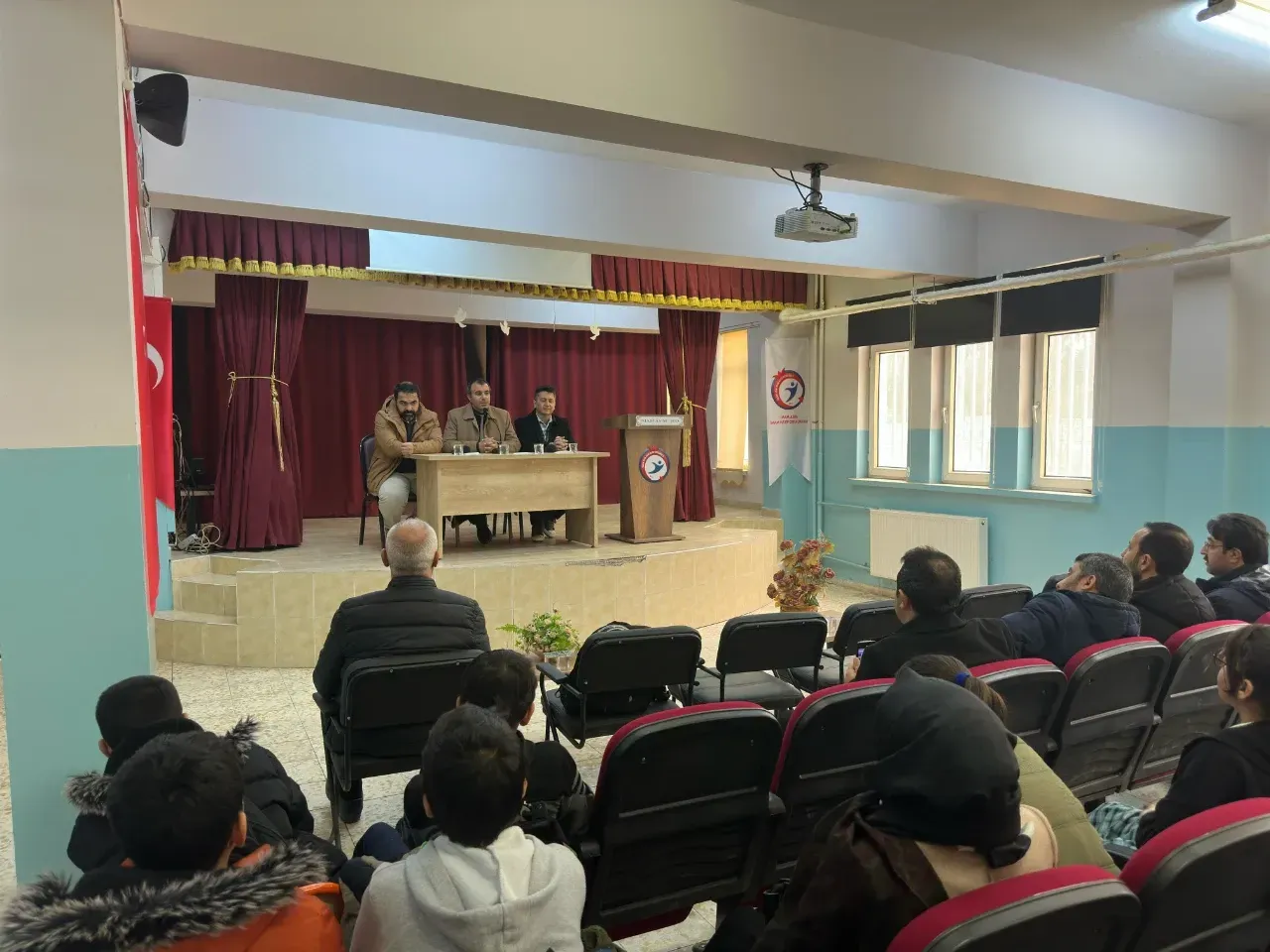 Siverek’te Öğrenci ve Öğretmenlere Kariyer Gelişimi ve Motivasyon Paneli Düzenlendi