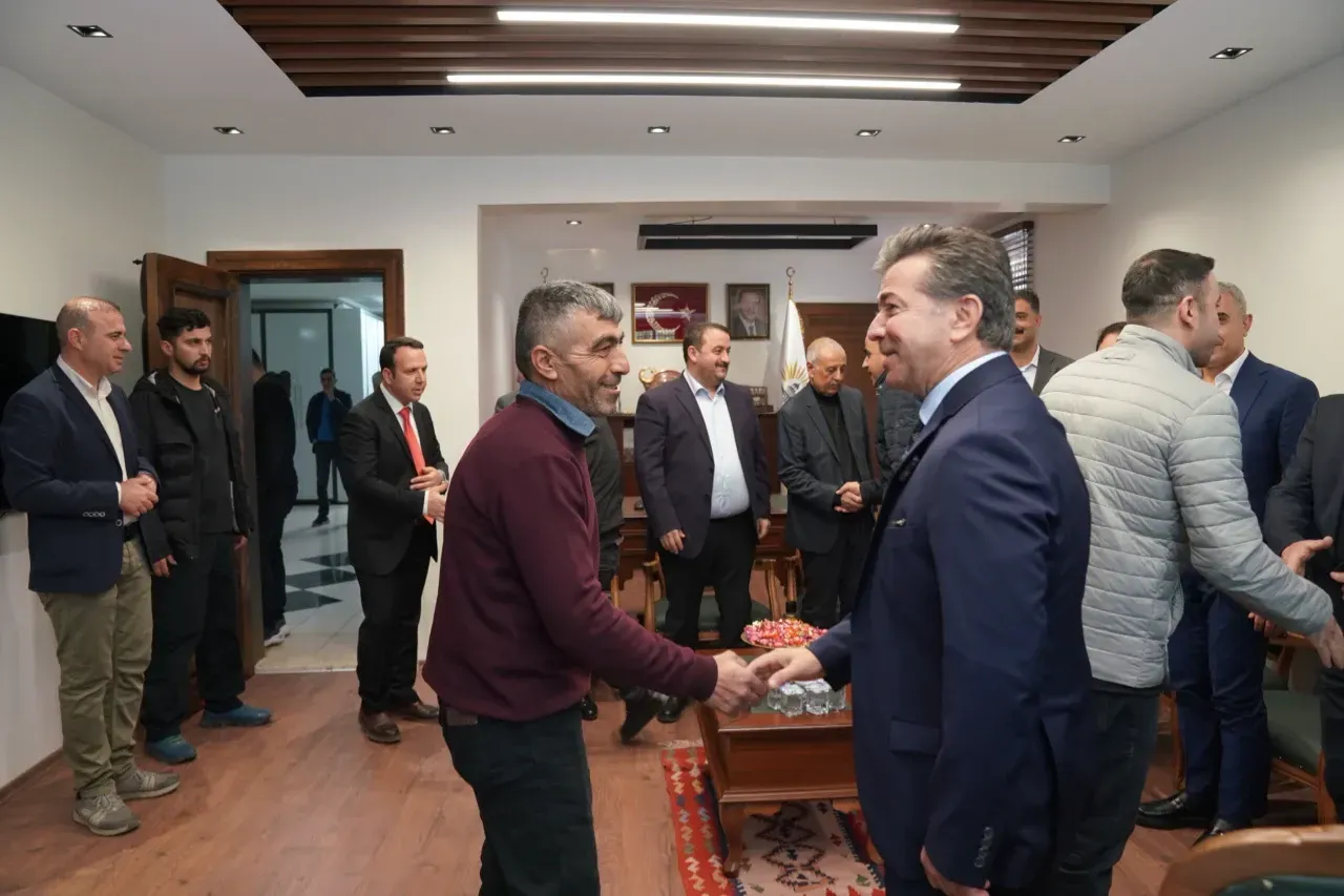 Başkan Bucak; Milletin makamında, milletle bayramlaştı