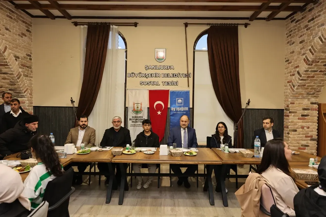 Başkan Gülpınar iftarını yetimlerle açtı