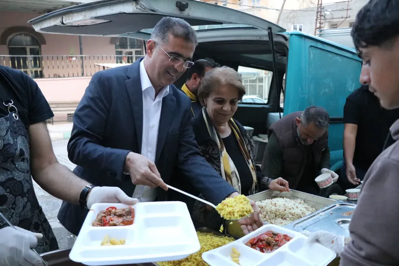 Bozova Belediyesi’nden Halka Açık İftar Yemeği