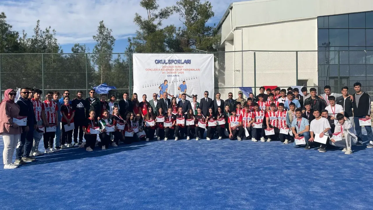 Hokey Gençler A Kız-Erkek Okul Sporları Faaliyetleri Suruç İlçemizde Tamamlandı