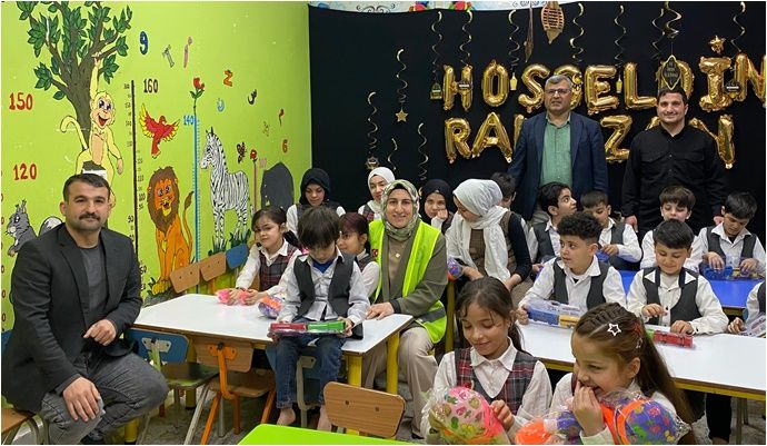 İz Bırakanlar Cemiyeti Yetim Çocuklarla İftarda Buluştu