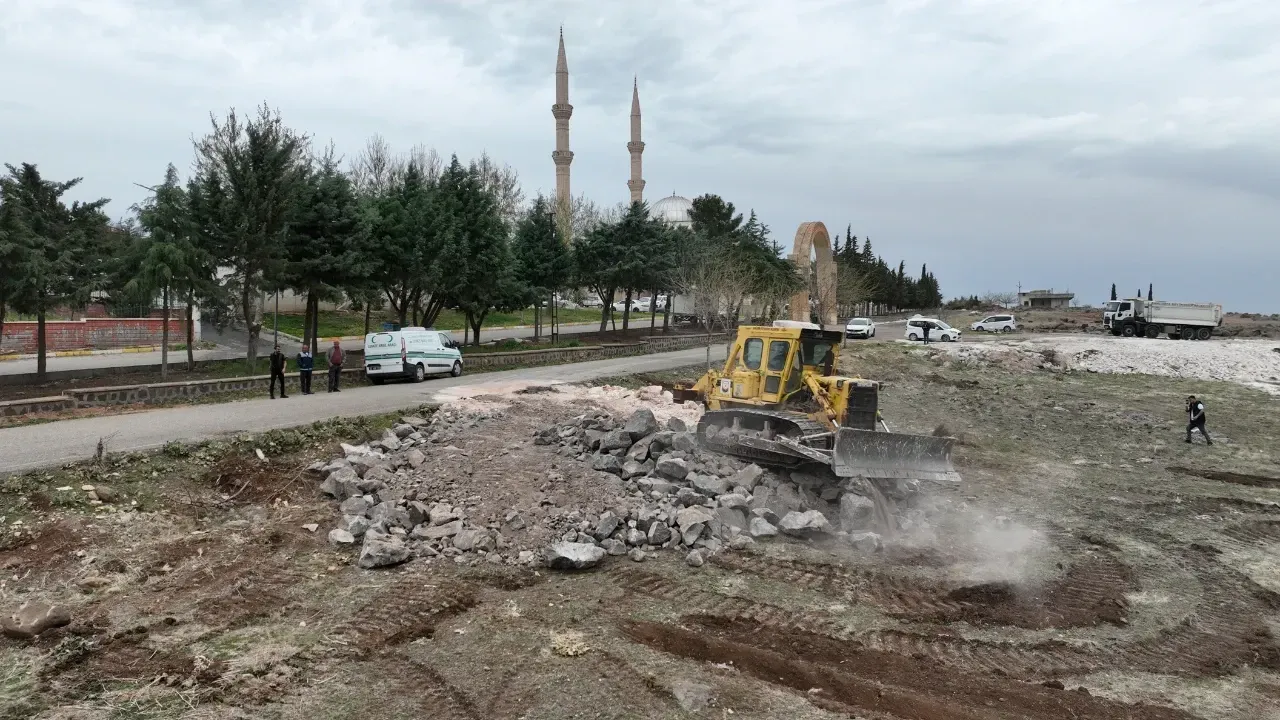 Şanlıurfa Asri Aile Mezarlığı İçin Yeni Yol Yapımına Başlandı