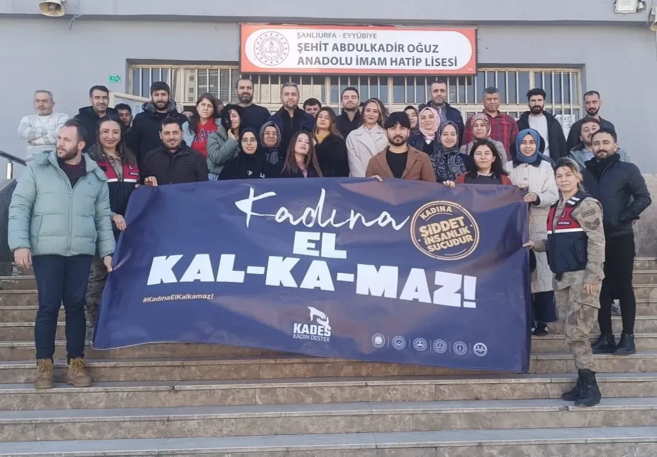 Şanlıurfa İl Jandarma Komutanlığı’ndan Öğretmenlere KADES Tanıtımı ve Farkındalık Eğitimi