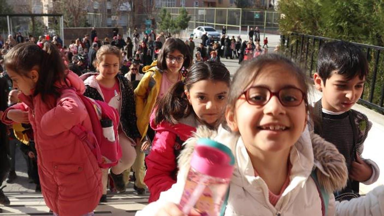 Vali Şıldak ‘ın çalışmaları meyvesini verdi: Şanlıurfa’da 4 Bin 189 Öğrencinin Okula Devamı Sağlandı