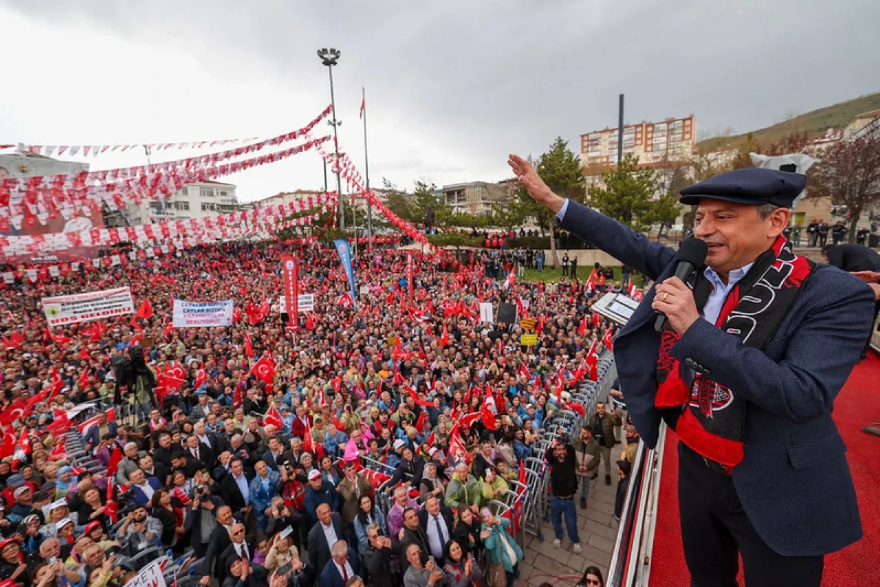 CHP Genel Başkanı Özel: Ekonomimize kurşun sıkıp milletin lokmasına göz dikiyorlar
