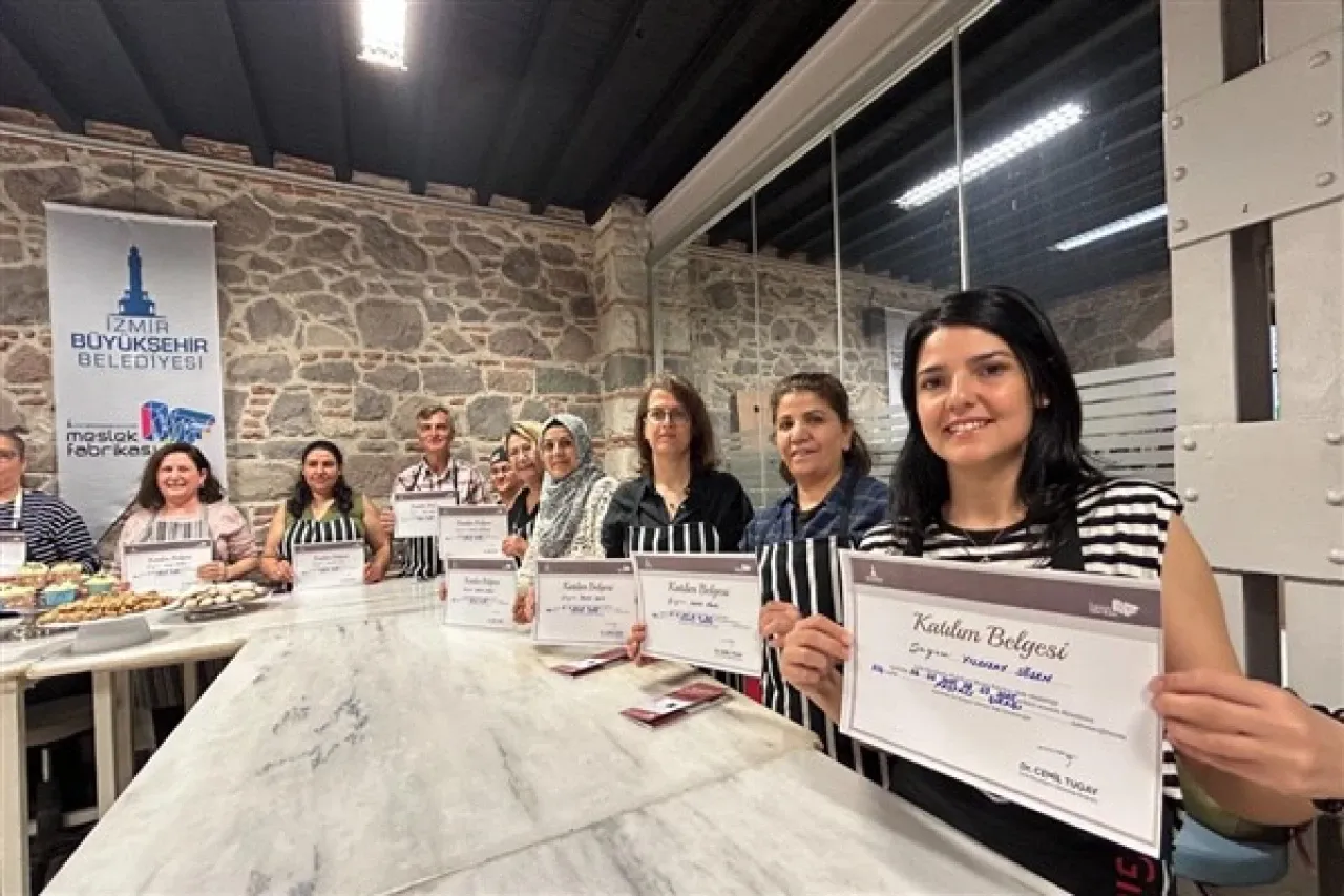 Sağır ve işitme engellilere yönelik pastacı çıraklığı kursu tamamlandı