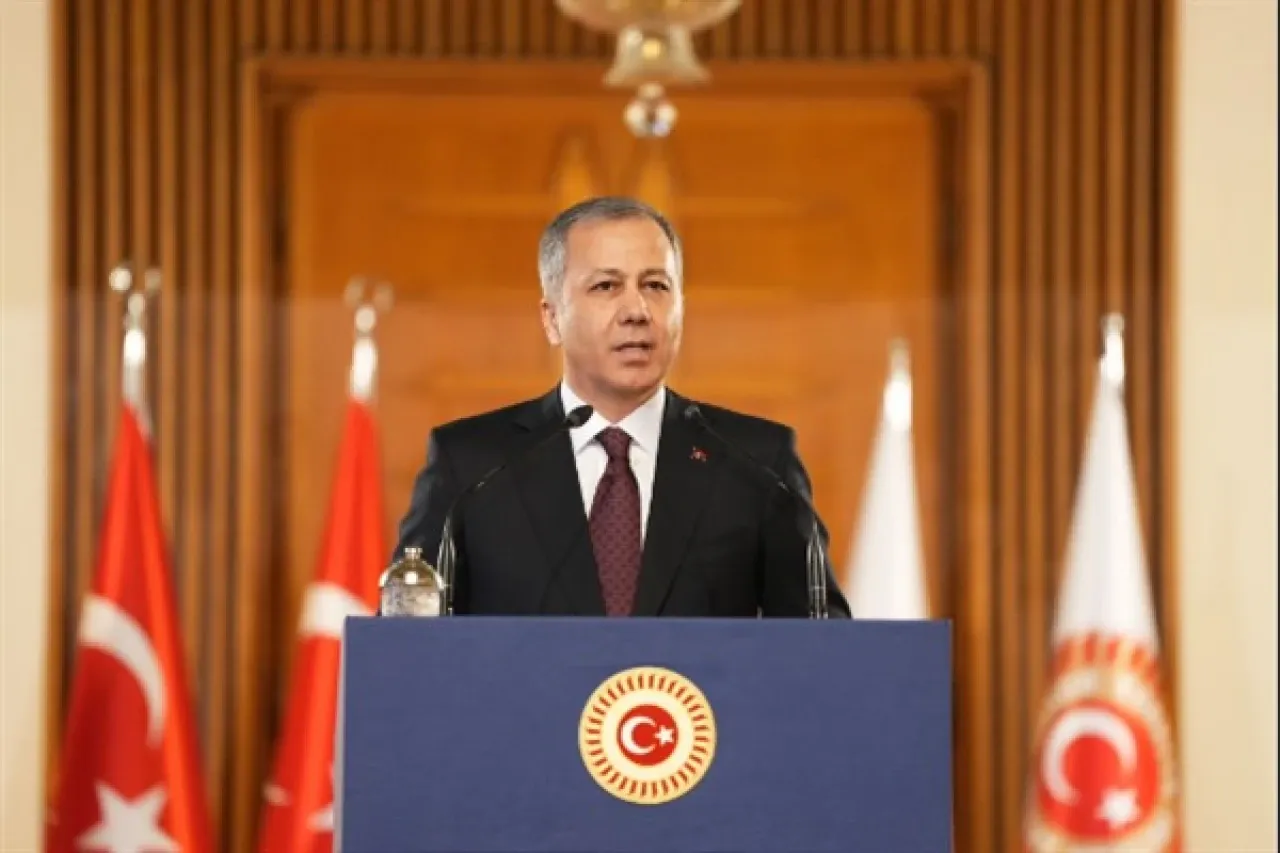 Bakan Yerlikaya: 333 kırmızı bültenle aradığımız şahsı ülkemize iadesini sağladık