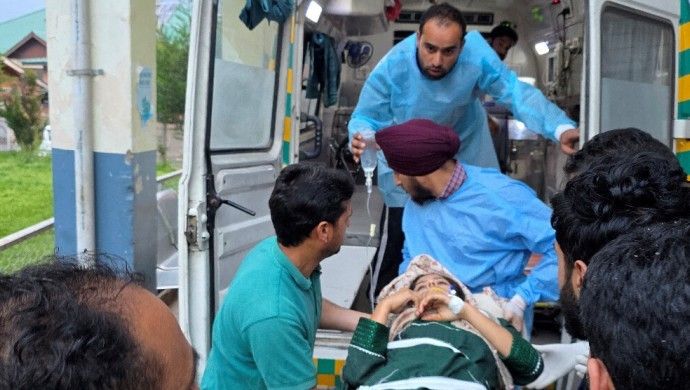 Hindistan-Pakistan arası çatışma: Onlarca ölü, 3 uçak düştü