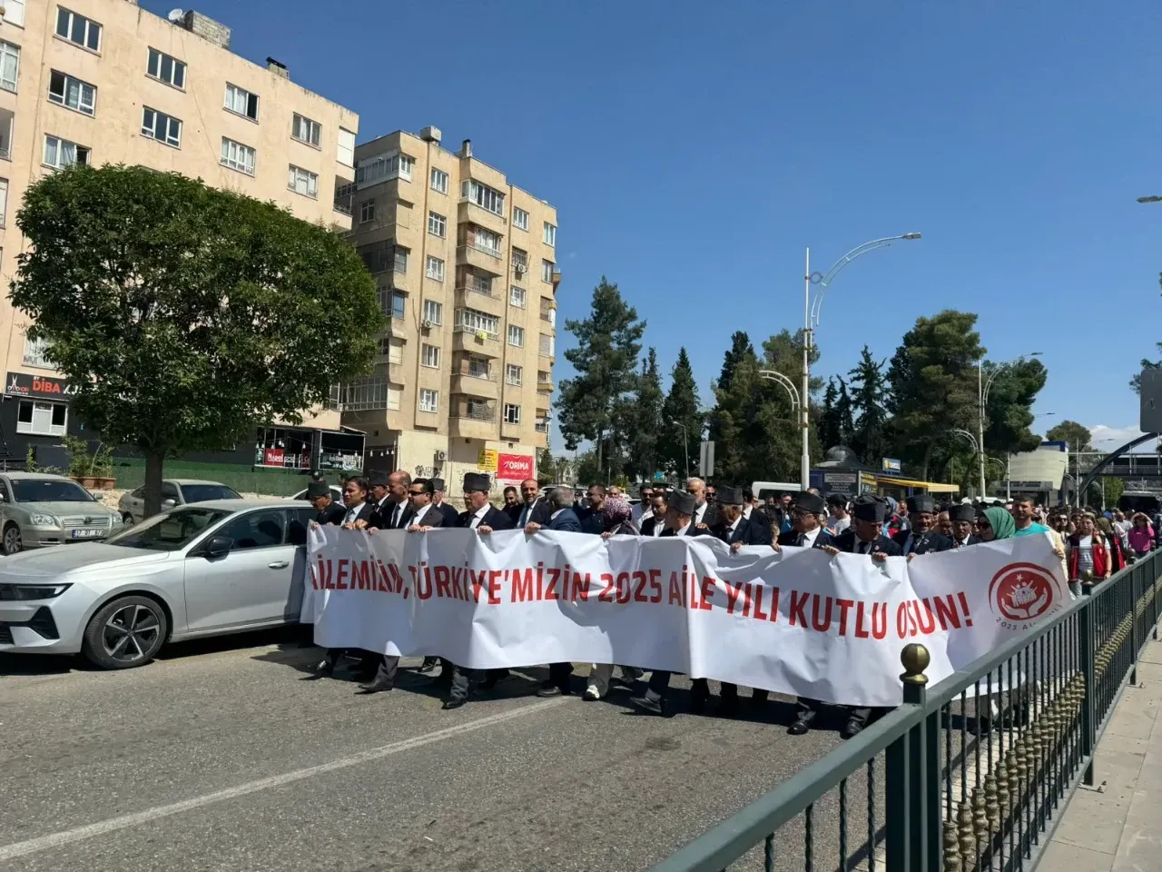 Şanlıurfa’da “En Büyük Ailemiz, Türkiye’miz” Temalı Kortej Yürüyüşü Düzenlendi