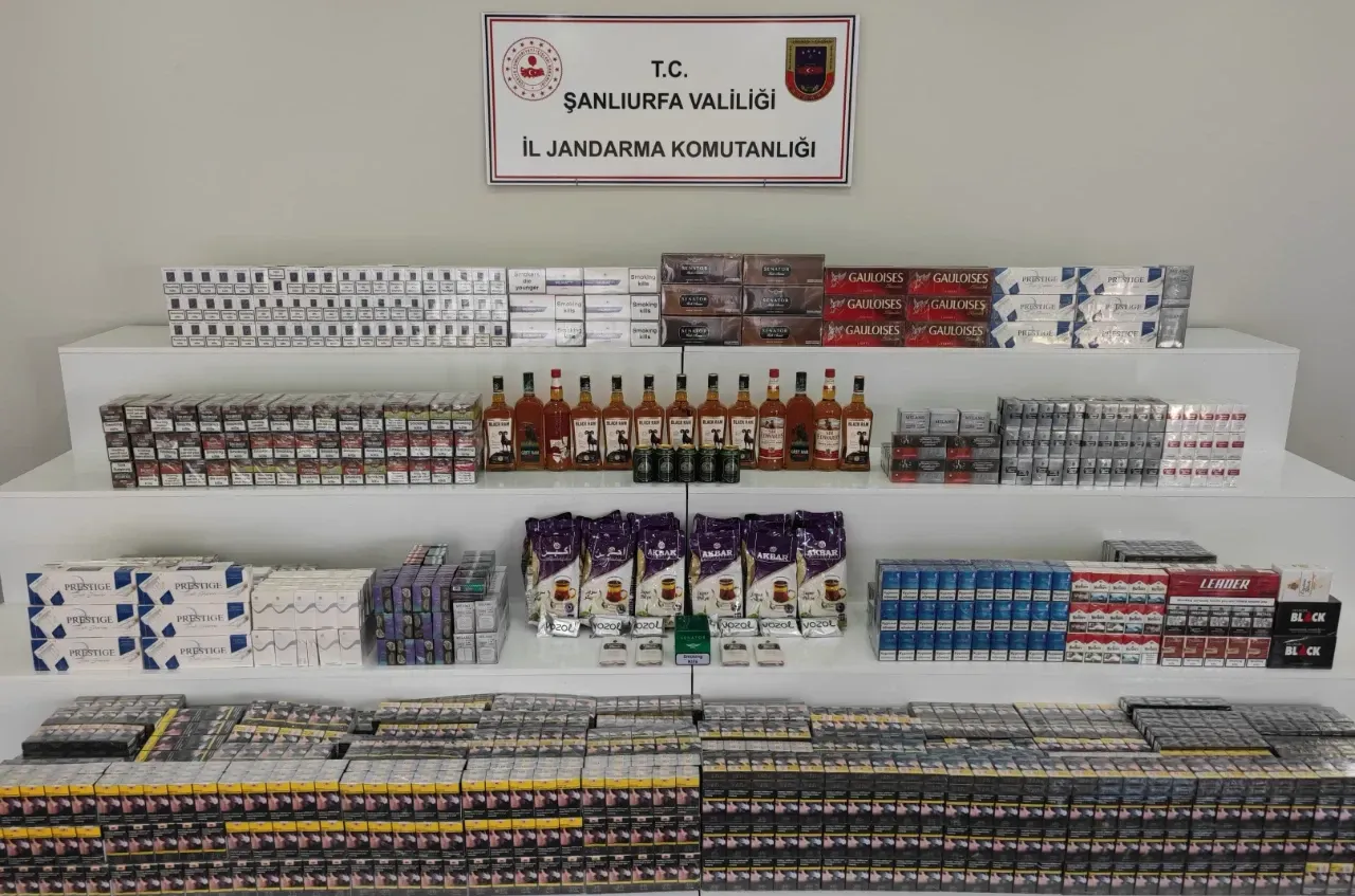 Viranşehir’de Jandarmadan Şok Yol Uygulaması Büyük Miktarda Kaçak Ürün Ele Geçirildi