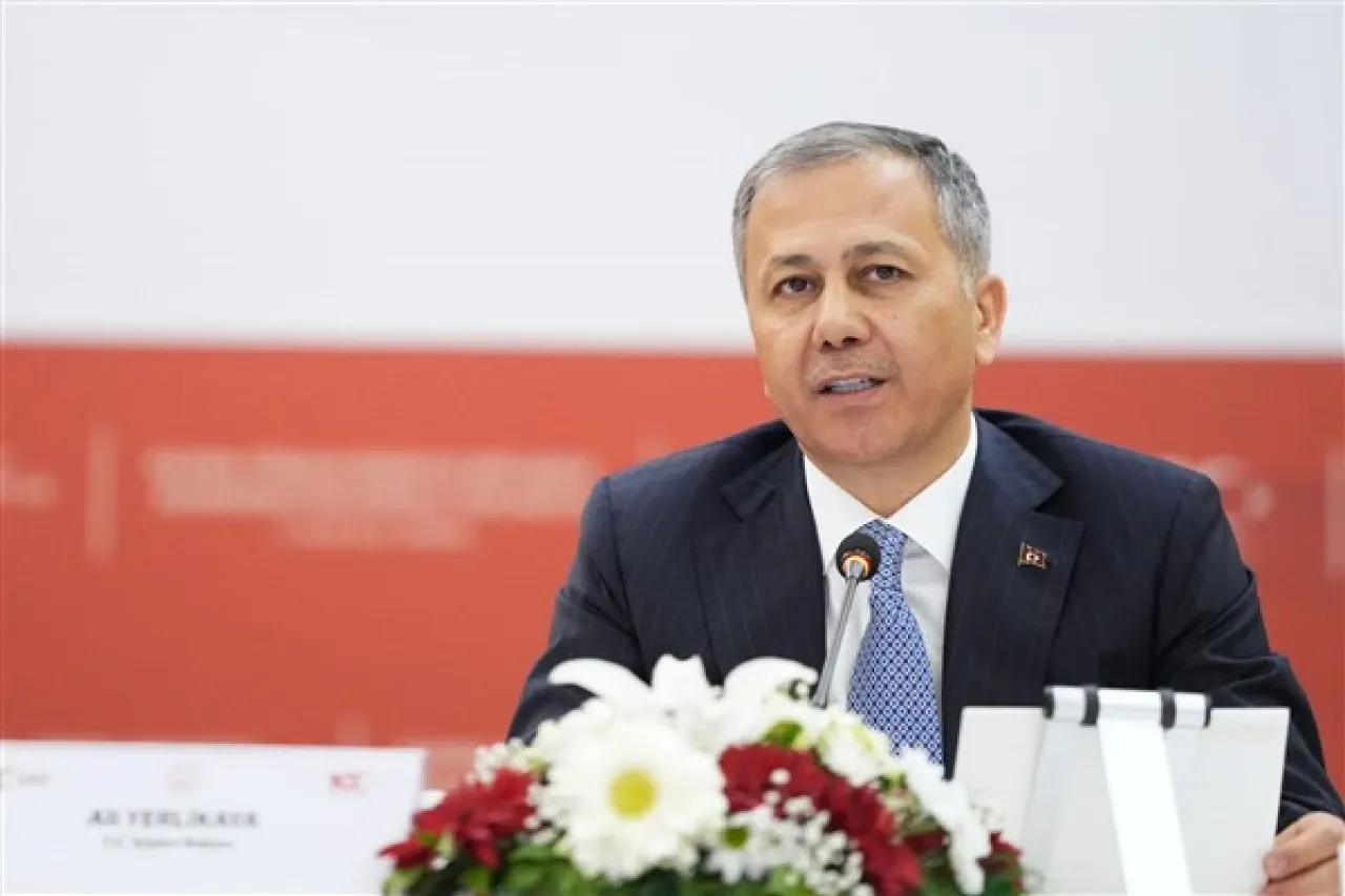 Yerlikaya: Kırmızı bültenle aradığımız 3 suçluyu daha ülkemize getirdik