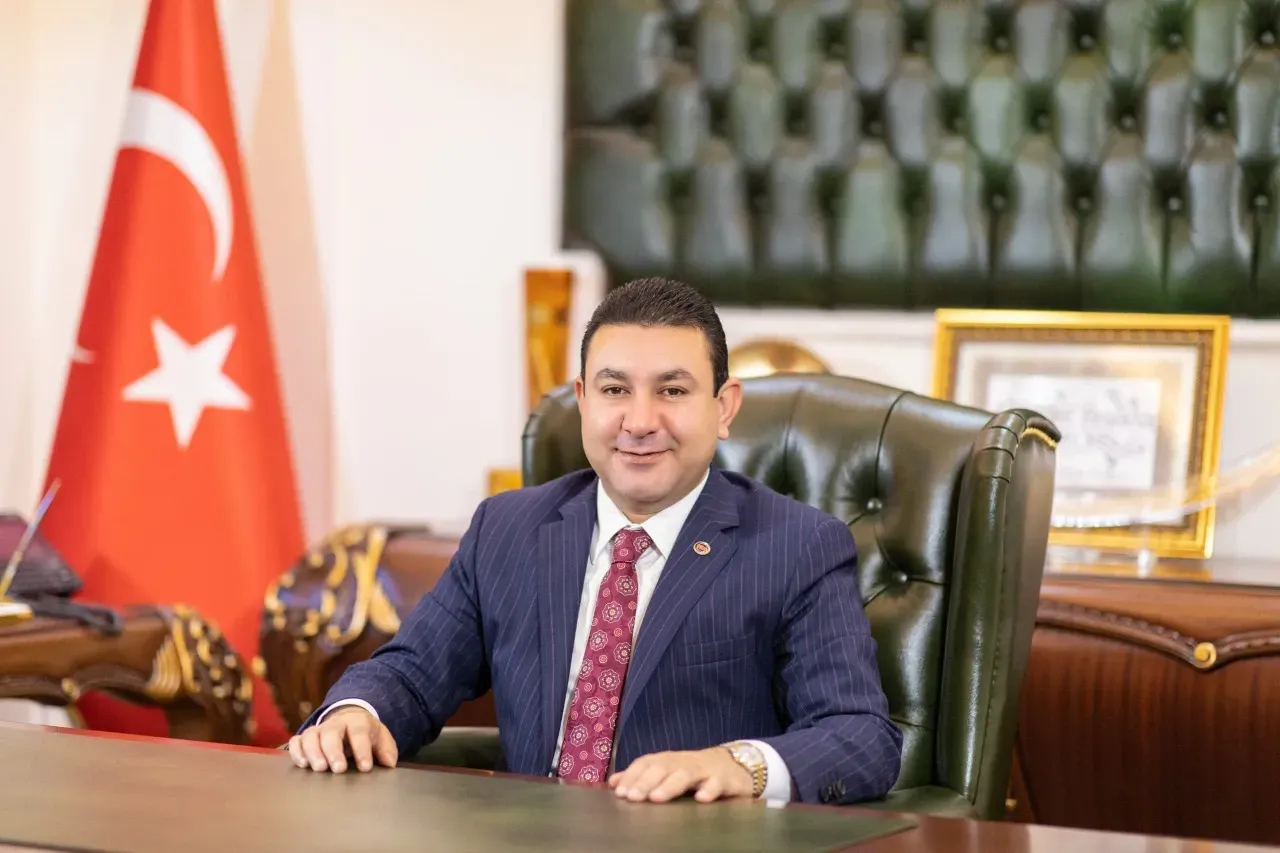 Başkan Özyavuz’dan Babalar Günü Mesajı: “Onların Hakkı Ödenmez”