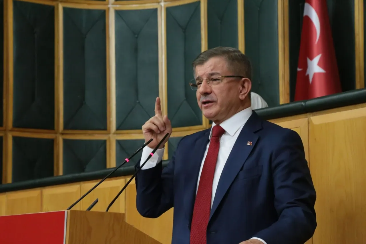 Davutoğlu: Mücadeleyi her cephede sürdüreceğiz