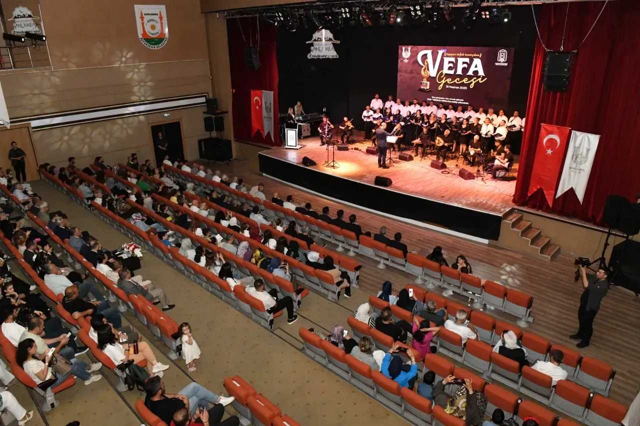 YAŞAYAN URFALI SANATÇILARA VEFA GECESİ