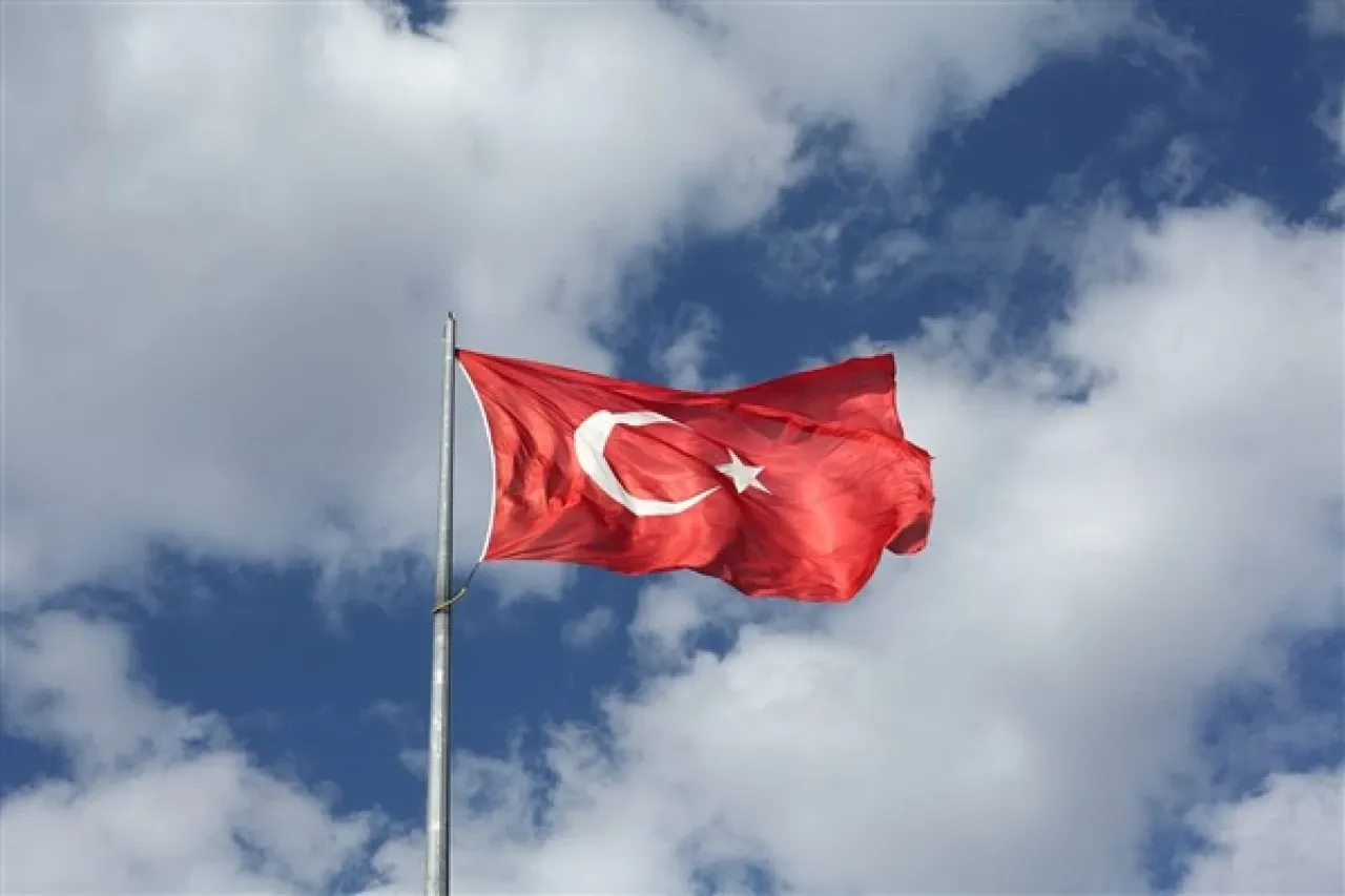 15 Temmuz şehitleri için Boğaz’a Türk bayrağı asıldı