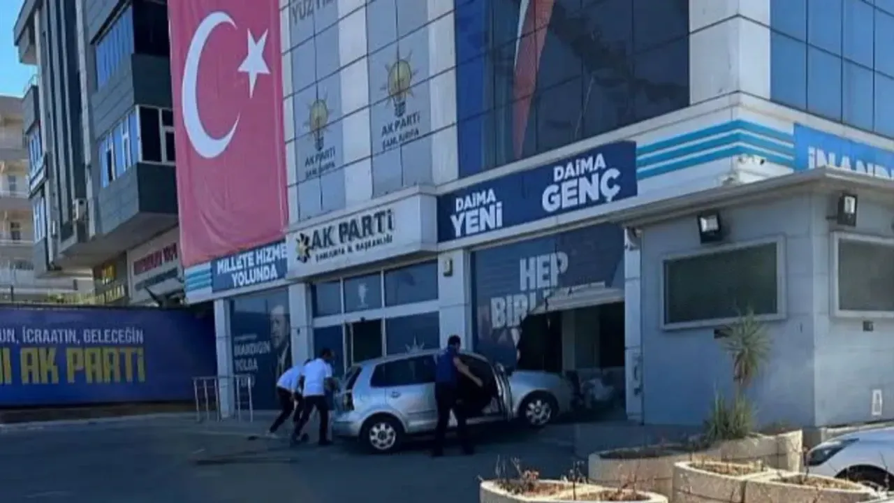 Fren Yerine Gaza Basınca AK Parti İl Binasına Girdi!