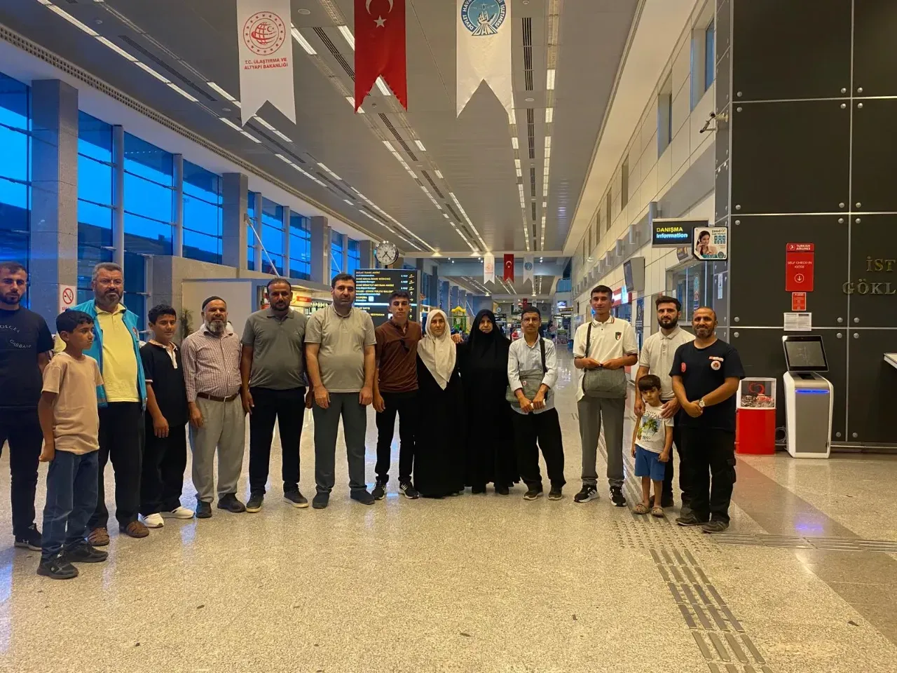 Gençlik Bilgi Yarışması’nda Dereceye Giren Şanlıurfalı Öğrenciler Umreye Uğurlandı