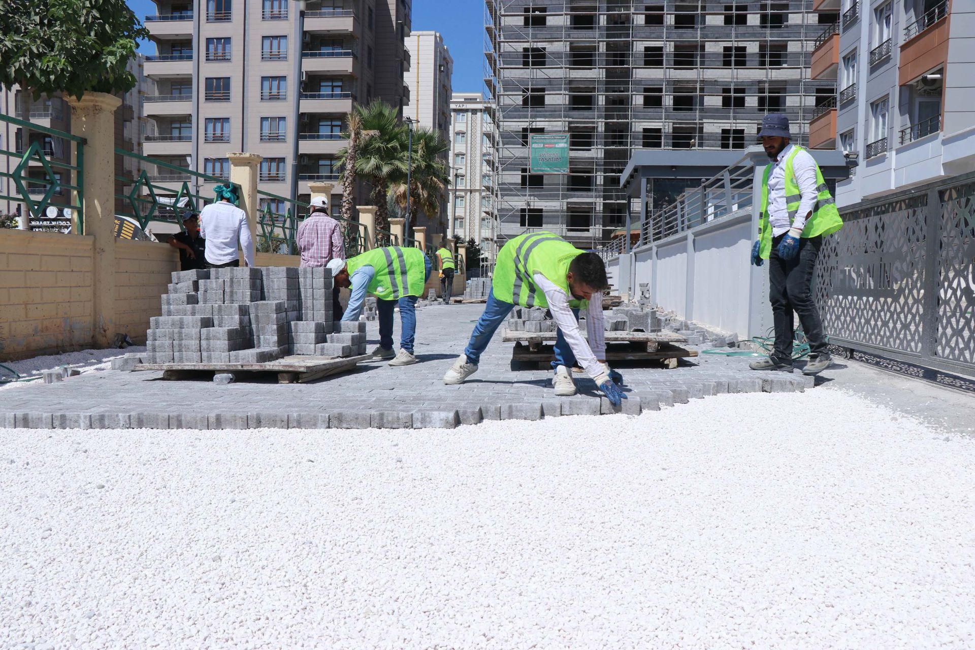 HALİLİYE BELEDİYESİ’NDEN 3 MAHALLEDE HUMMALI ÜSTYAPI ÇALIŞMASI
