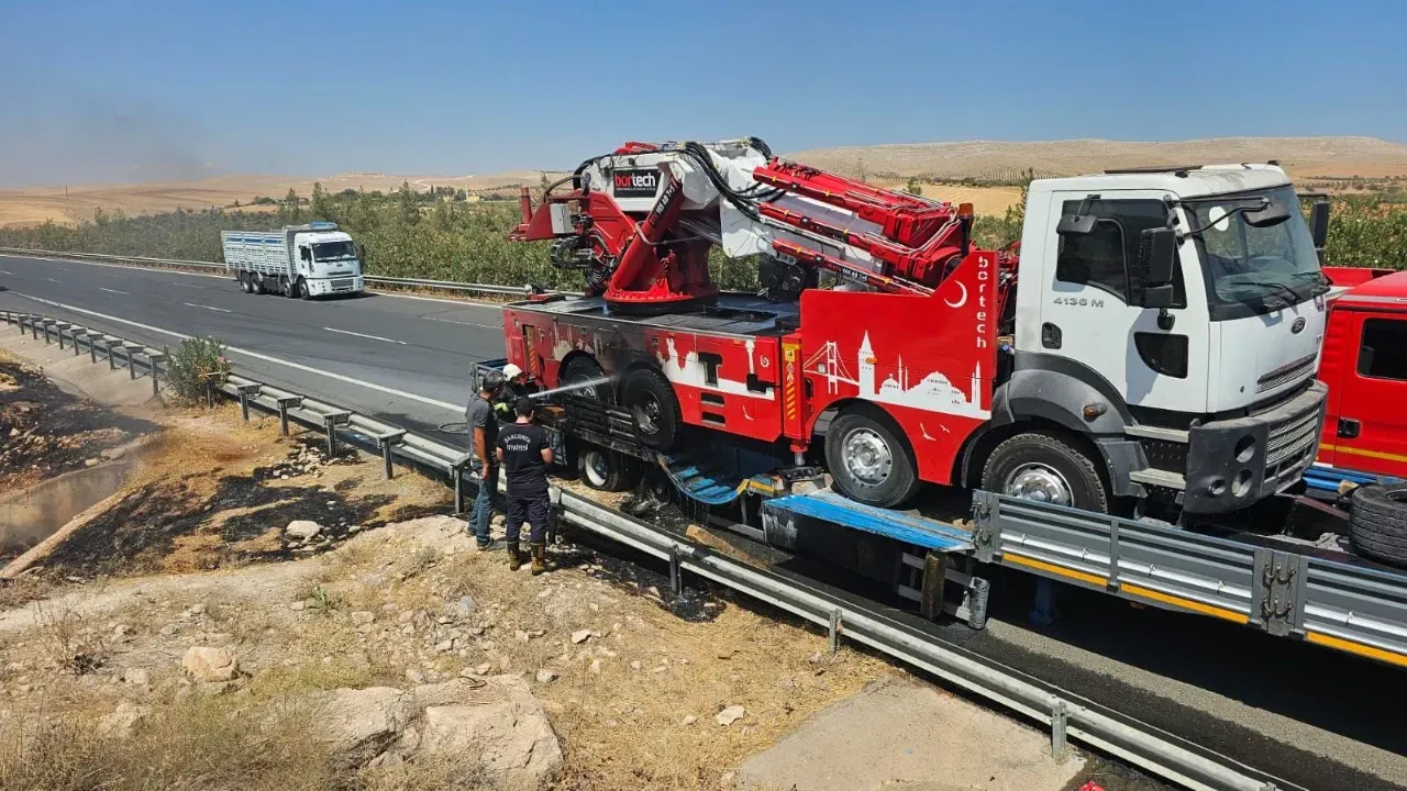 Şanlıurfa-Mardin Yolunda Araç Yangını