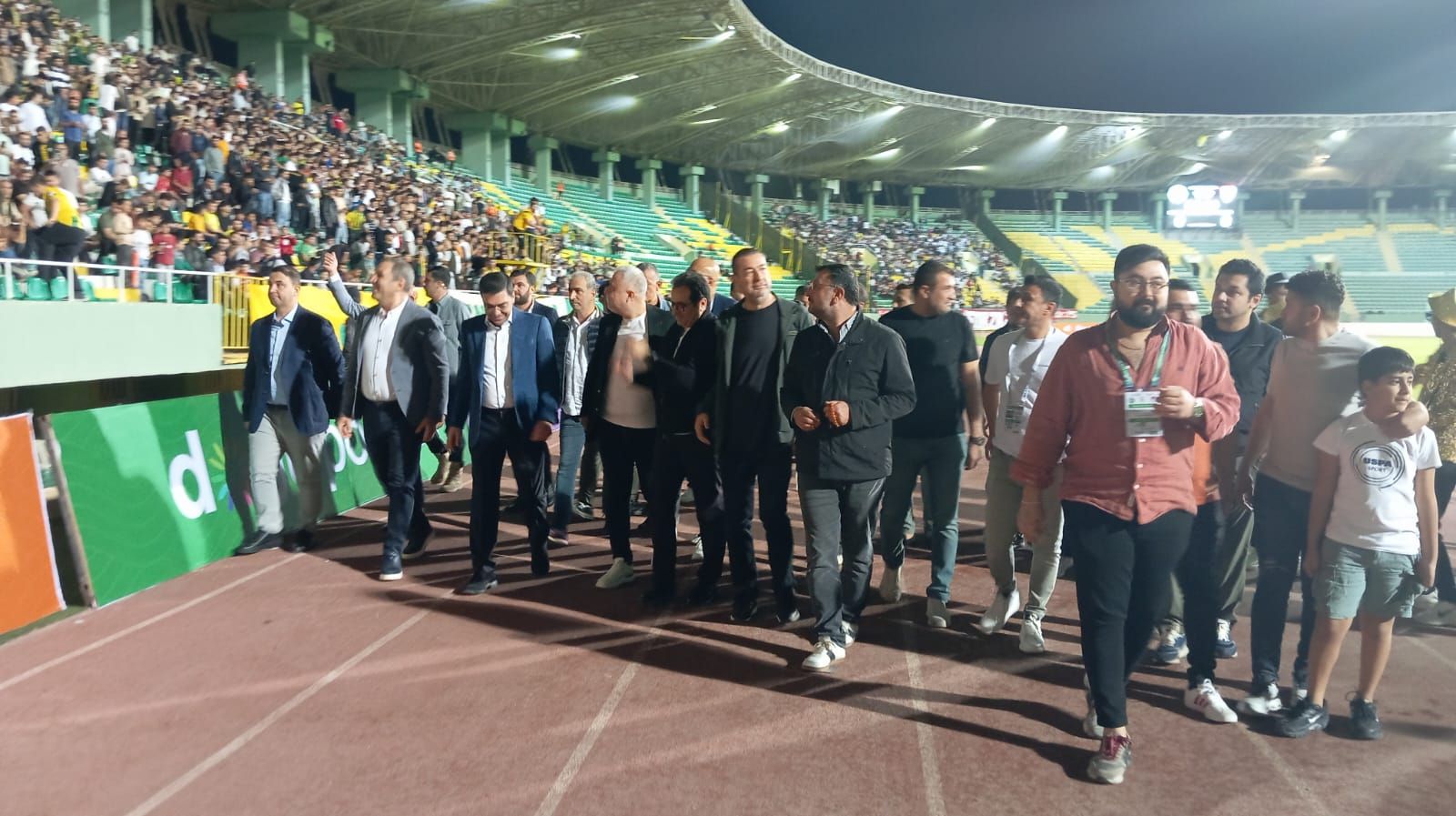 Şanlıurfaspor ve Elazığspor’dan Dostluk Mesajı: Tribünlerde Kardeşlik Rüzgârı Esti