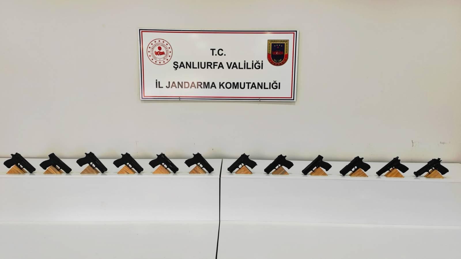 Viranşehir’de Ruhsatsız Silah Operasyonu: 12 Tabanca Ele Geçirildi