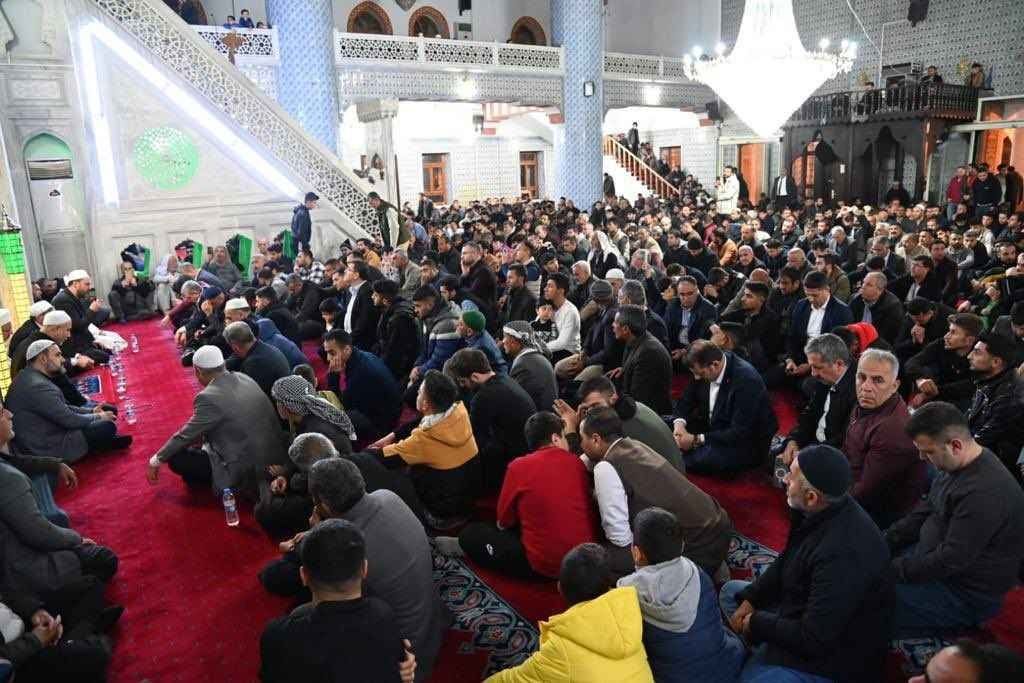 Berat Kandili’nde Dergâh Camisi’ne Akın: Binlerce Kişi Dualarda Buluştu