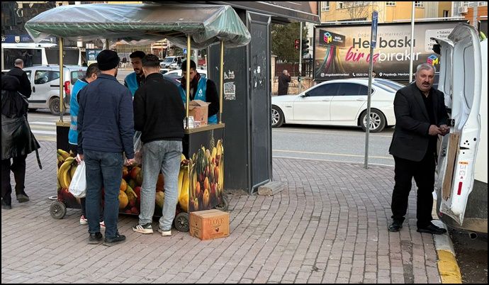DEVA Partisi’nden İlk İftarda Yolda Kalanlara Destek