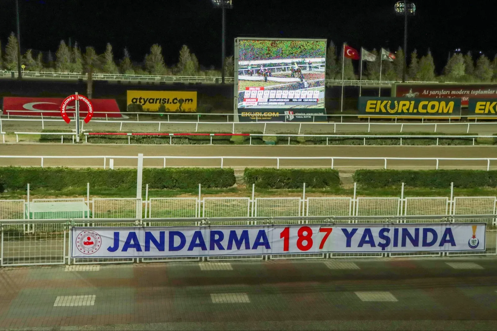Şanlıurfa Hipodromu’nda “TJK Jandarma Koşusu” Düzenlendi