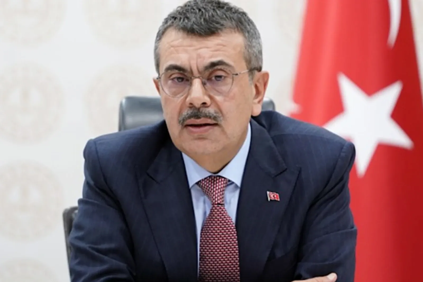 Tekin: Gençlerimizi dijital zorbalığa karşı güçlendirecek adımlar önemli
