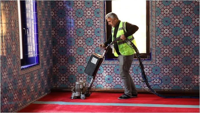 Viranşehir Belediyesi’nden Ramazan Öncesi Camilerde Hummalı Temizlik