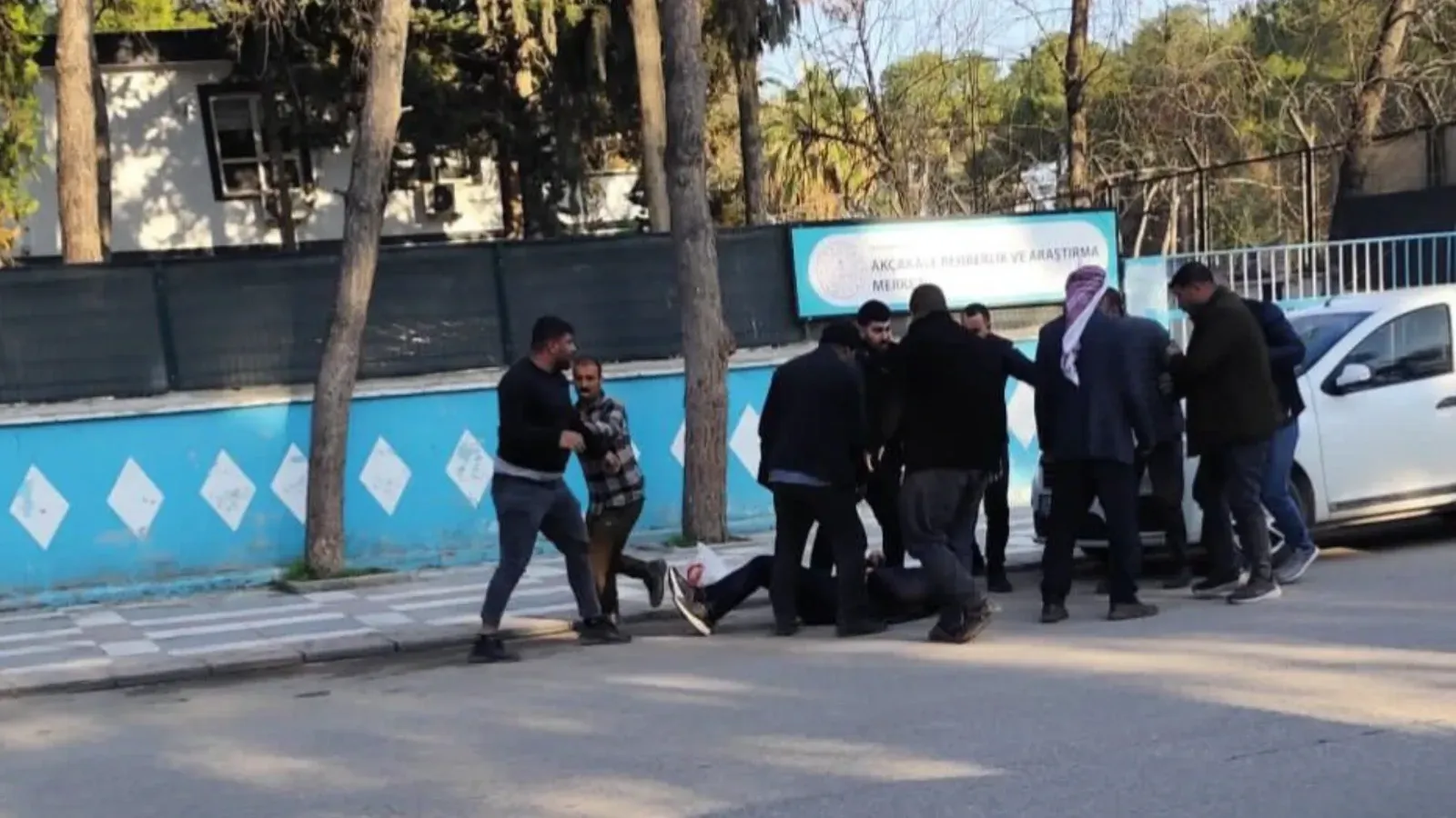 Akçakale’de Eğitimci İsa Bozkurt’a Saldırı