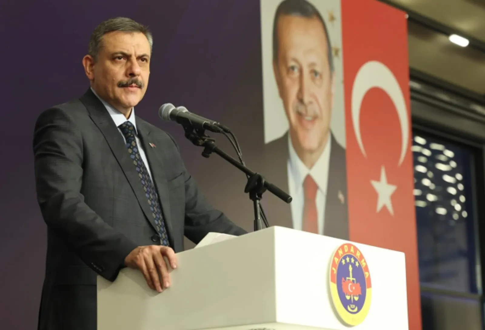 Bakan Çiftci, jandarma ve vatandaşlarla bayramlaştı