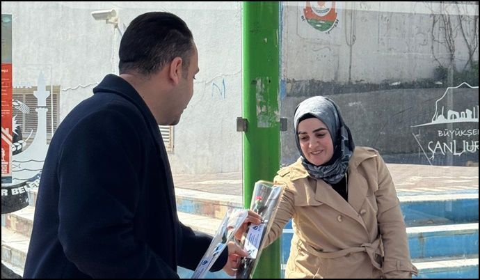 DEVA Partisi’nden Şanlıurfa’da 8 Mart’ta Kadınlara Karanfil