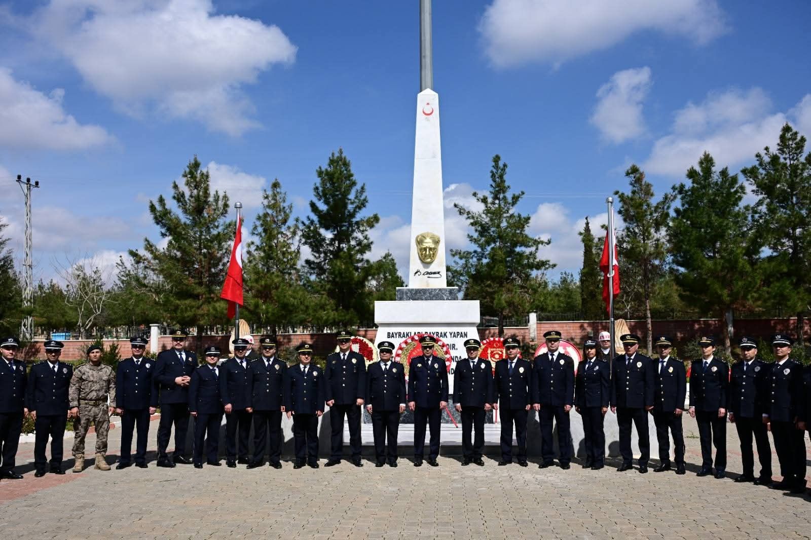 Osmanbey Şehitliği’nde  18 Mart Anma Programı Düzenlendi