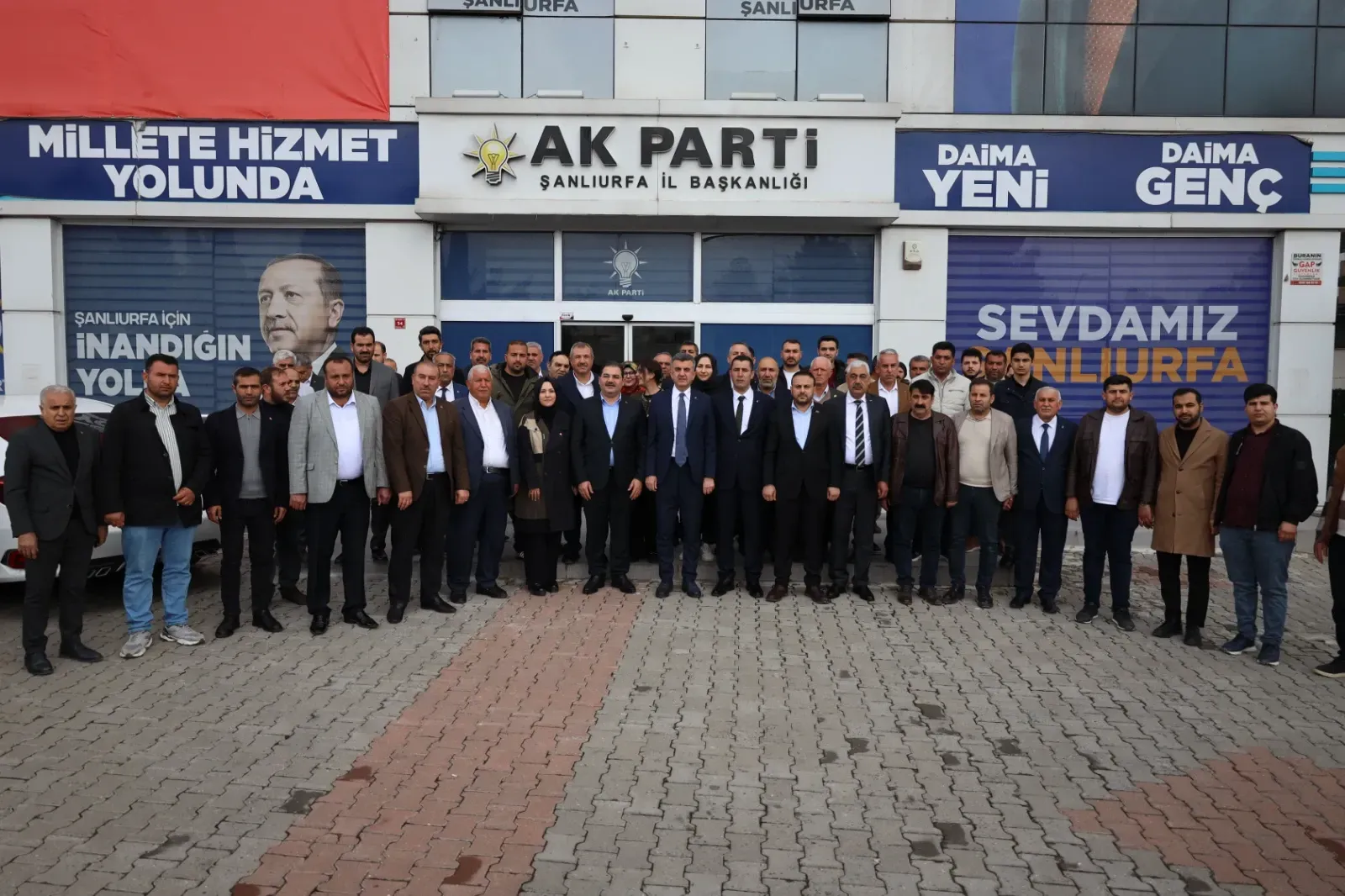 AK Parti’ye Katılımlar Devam Ediyor