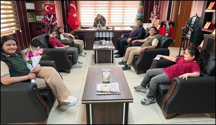 Bozova’da Başkan Okan Makamını Çocuklara Devretti
