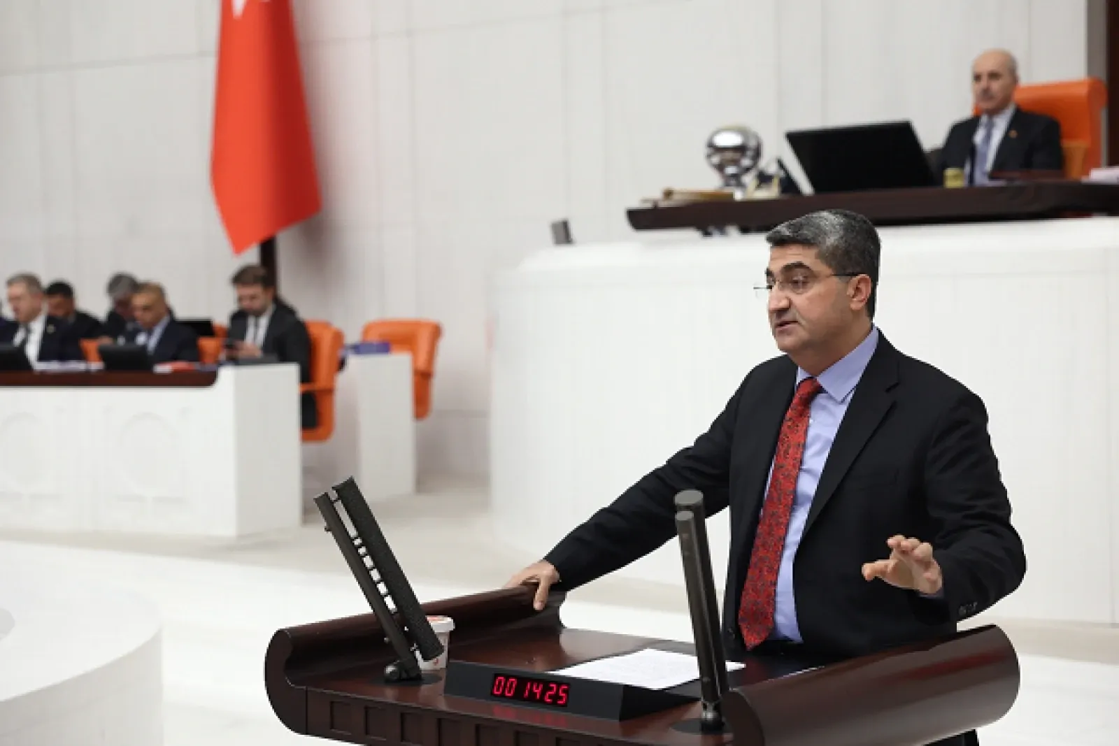 Ekmen: Ortopedik engellilerimizin tekerlekli sandalyeden akülü araca geçmesi gerekiyor