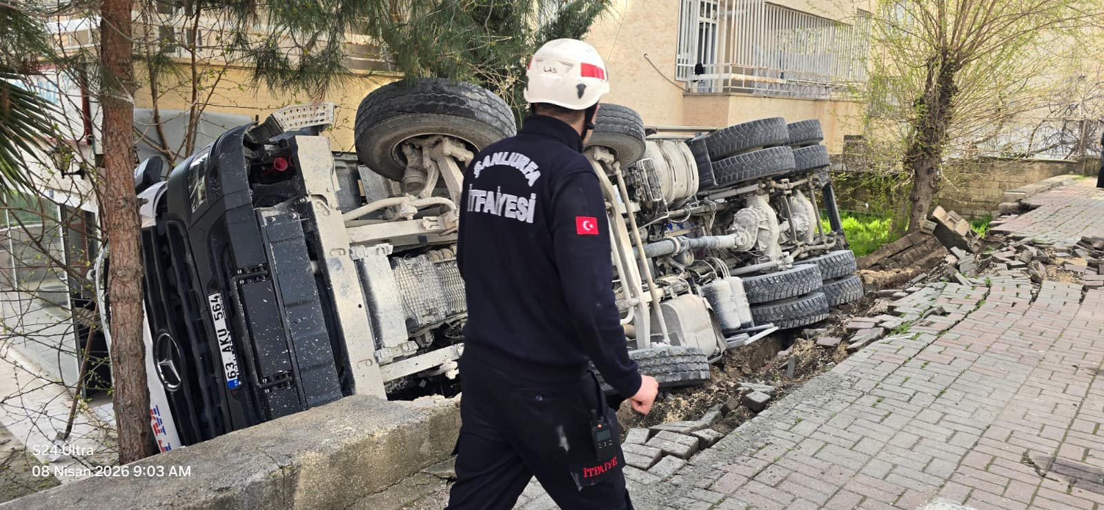 Haliliye ‘de Beton mikseri devrildi: 1 yaralı kurtarıldı