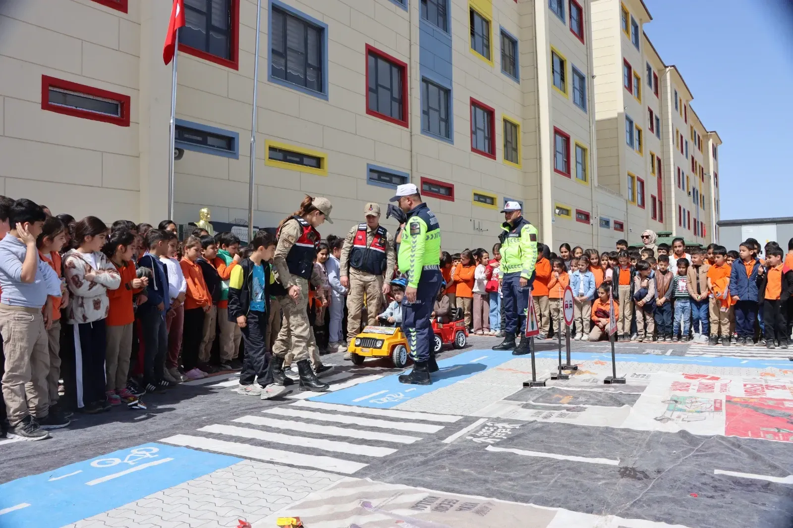 Şanlıurfa ‘da Jandarmadan Çocuk ve Gençlere Kapsamlı Eğitim 