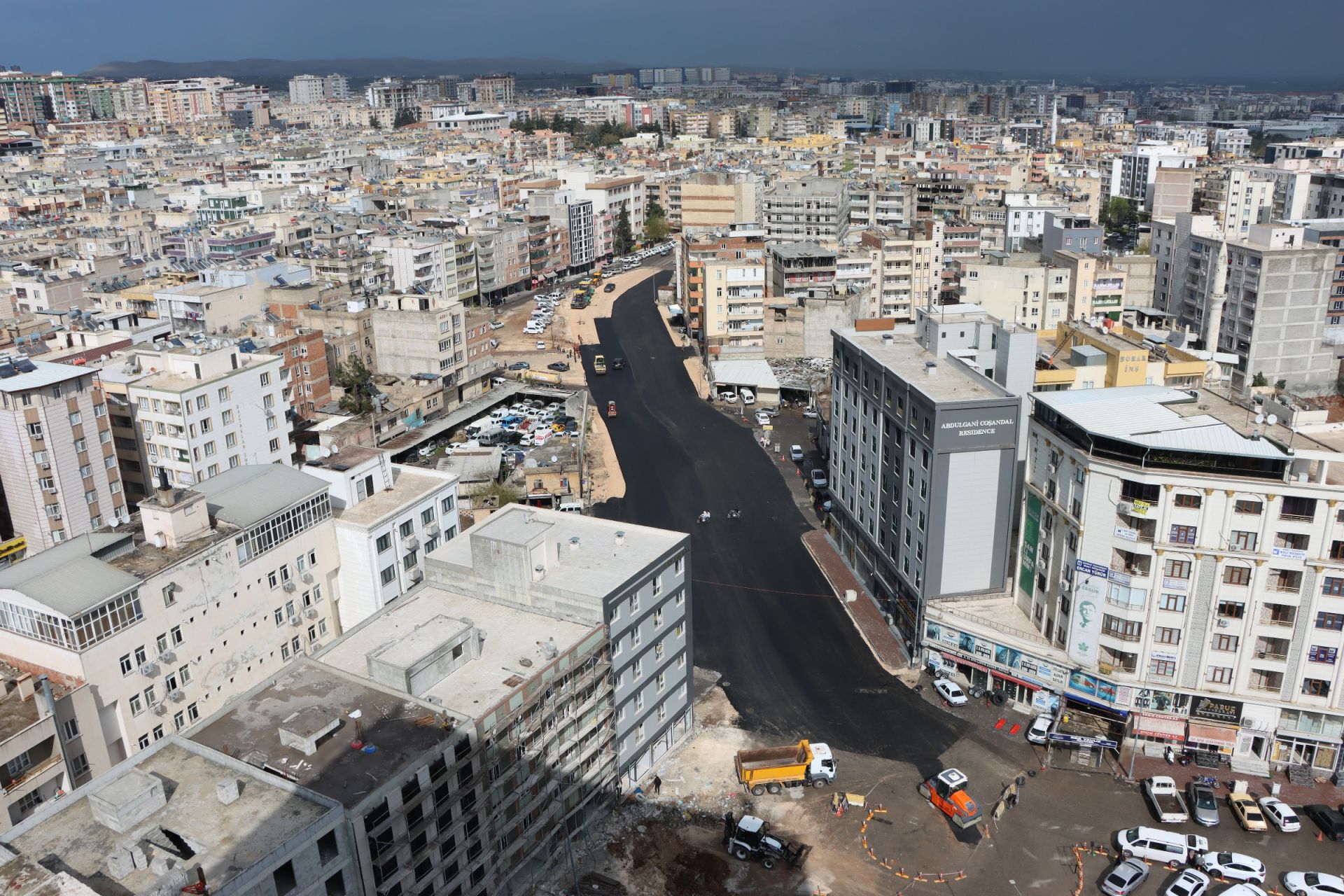 Şanlıurfa’da yeni yol projesinde asfalt çalışmaları sürüyor