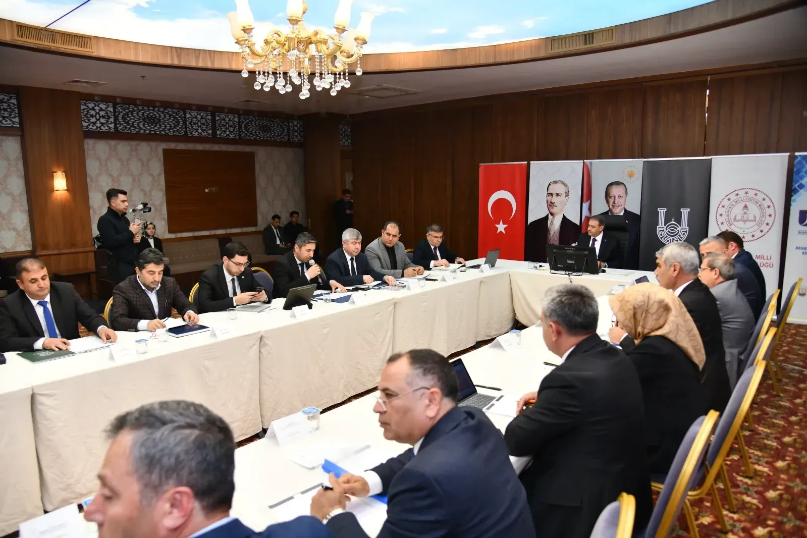 Vali Hasan Şıldak: “Eğitim Süreçlerini Kapsamlı Şekilde Değerlendiriyoruz”