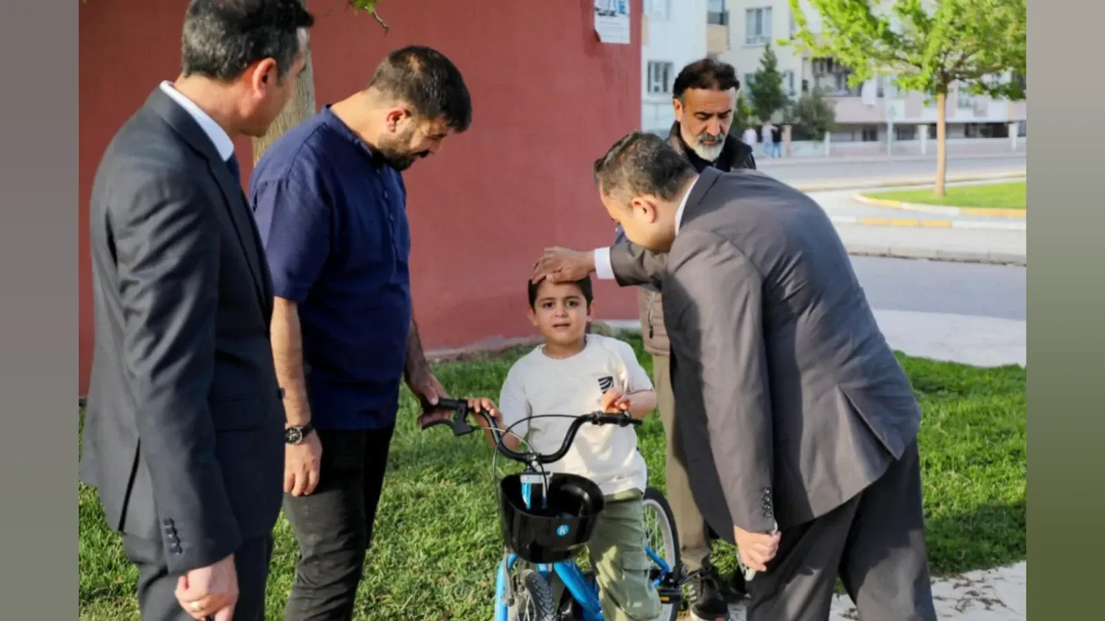 Başkan İnan Sahada: Vatandaşlarla Buluştu, Amedspor’a Destek Verdi