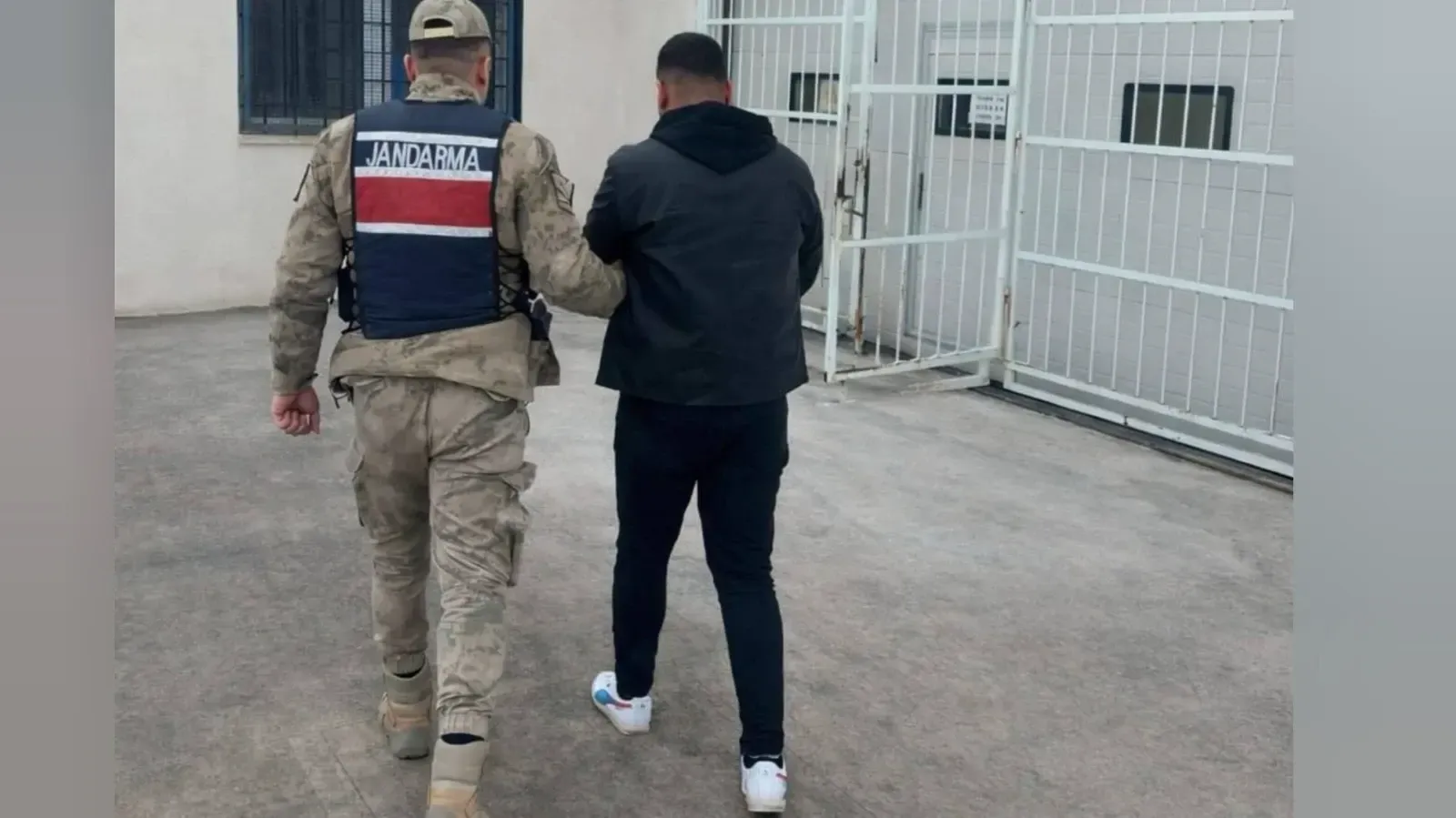 KARAKÖPRÜ’DE HIRSIZLIK HÜKÜMLÜSÜ YAKALANDI