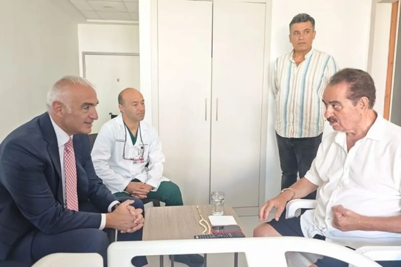 Bakan Ersoy’dan İbrahim Tatlıses’e geçmiş olsun ziyareti