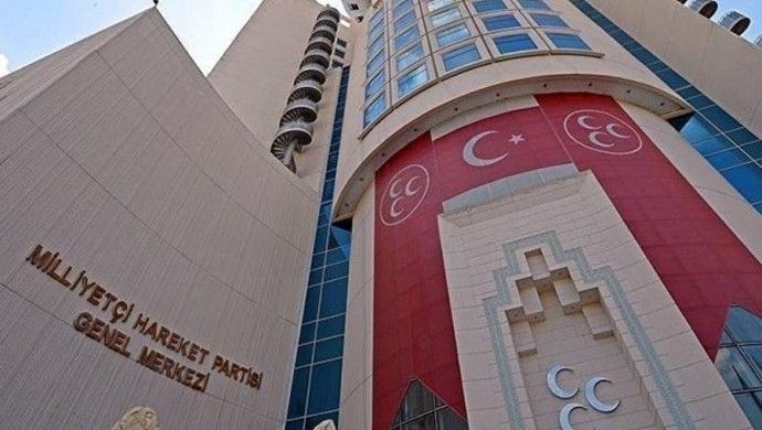 MHP’de 2 ilçe başkanı istifa etti