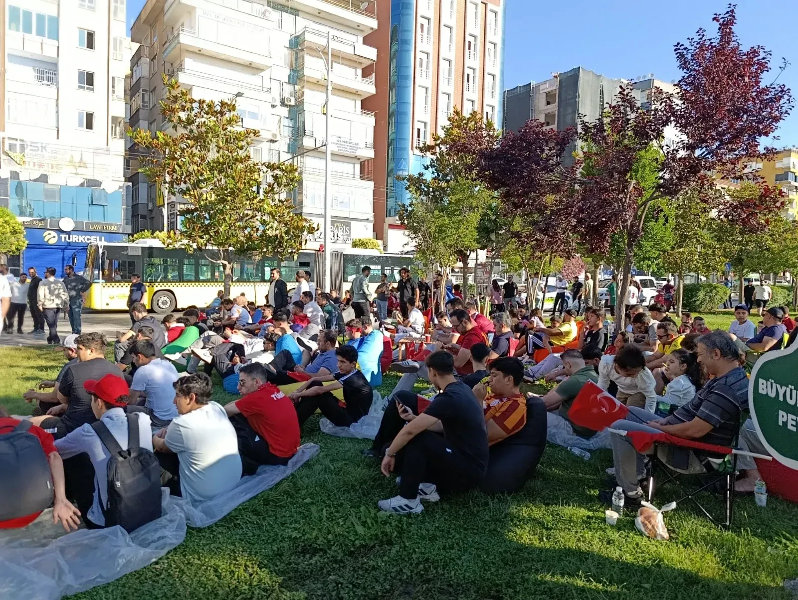 ŞANLIURFA’DA MİLLİ MAÇ HEYECANI MEYDANLARA TAŞTI