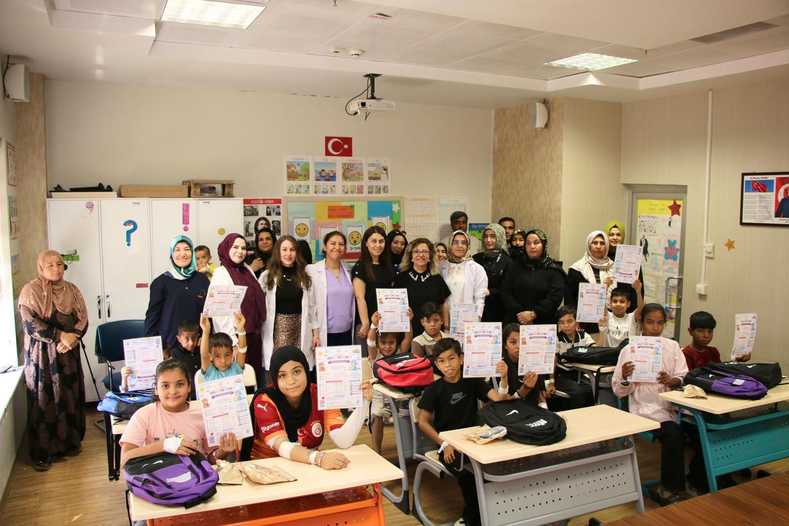 Şanlıurfa’da Tedavi Gören Çocuklar İlk Karnelerini Hastanede Aldı